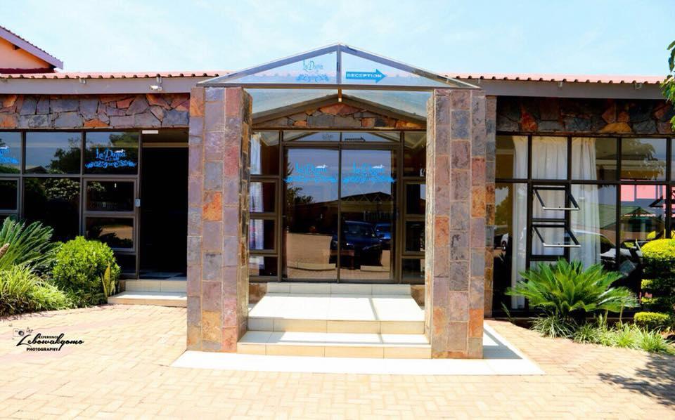 Zai Oat Hotel Jane Furse Settlement Exterior foto